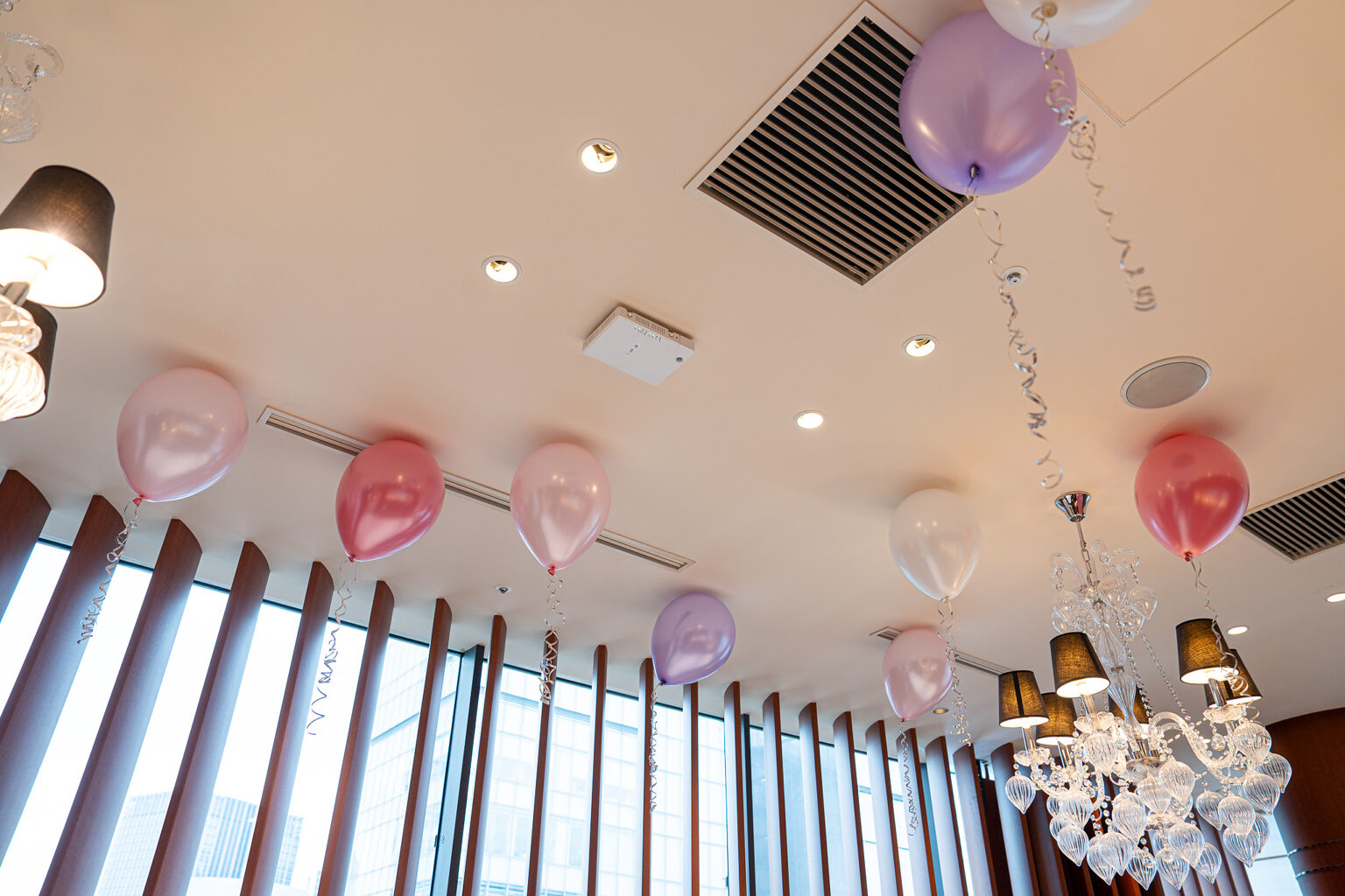 CITY CLUB OF TOKYOでピンクとラベンダーのユニコーンバルーンで祝う7歳の誕生日飾り付け