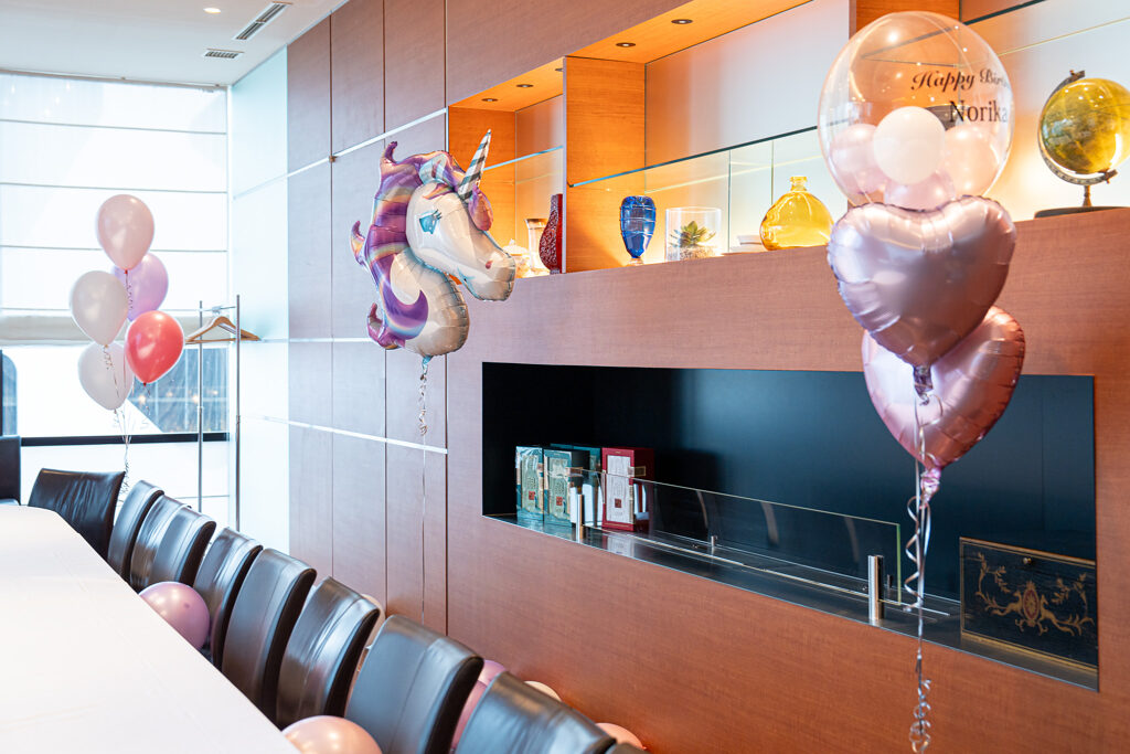 CITY CLUB OF TOKYOでピンクとラベンダーのユニコーンバルーンで祝う7歳の誕生日飾り付け