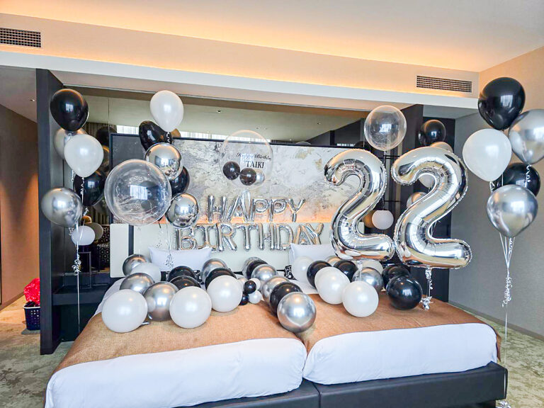KOKO HOTEL Premier 熊本 22岁生日黑白与银色气球惊喜布置
