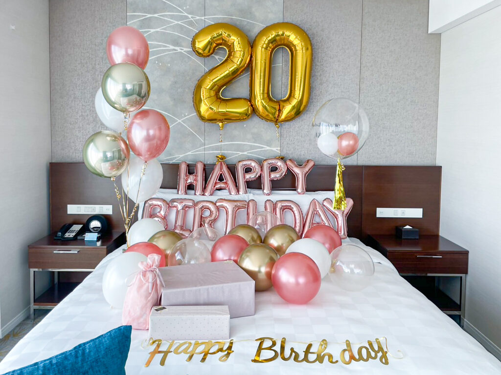 大阪マリオット都ホテルでピンクとゴールドのバルーンで彩る誕生日サプライズ飾り付け