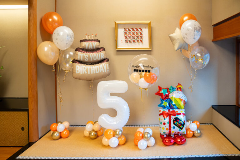 千羽鶴での5歳誕生日サプライズバルーン飾り付け
