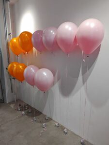 eight Gallery渋谷・神宮前でのイベント飾り付け、オレンジ・ピンク系バルーン装飾