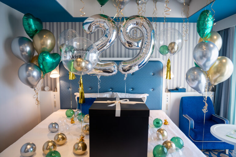 ホテル ユニバーサル ポート에서의 29세 생일 실버&골드 서프라이즈 장식
