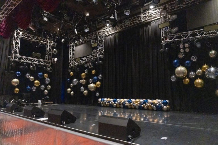 Stage Balloon Decoration at 新宿ReNY, Luxurious Navy, Gold & Silver Production