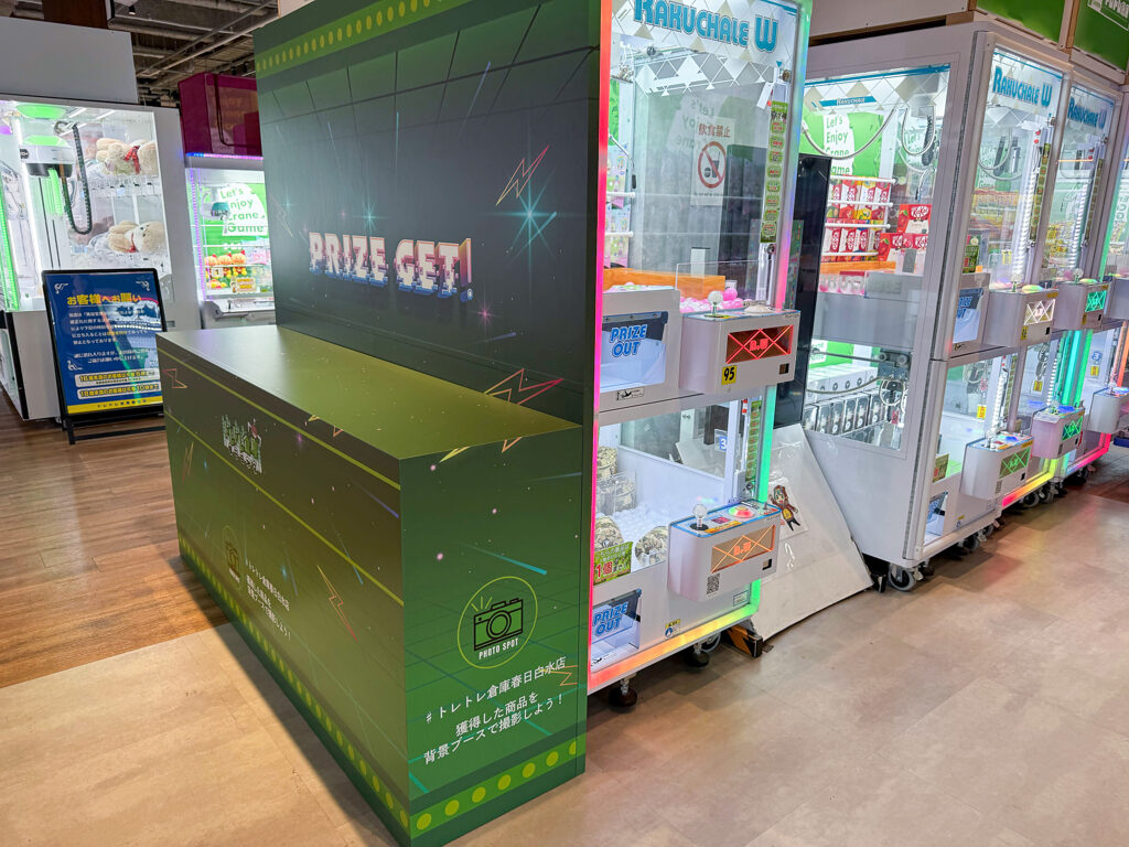 トレトレ倉庫 春日白水店에서의 레트로 게임풍 포토존 장식 제작