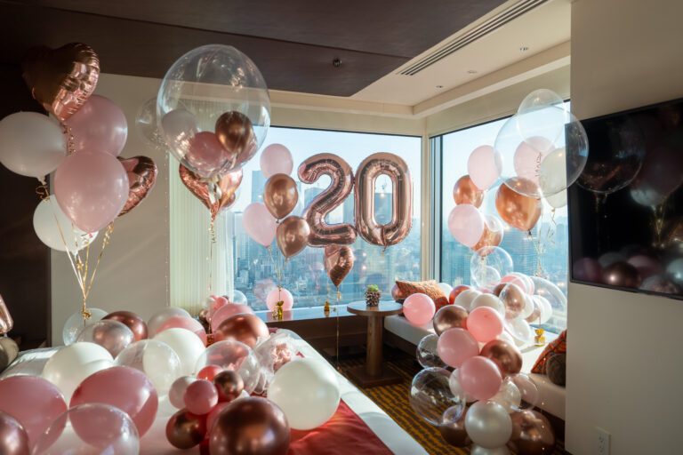 20th birthday surprise balloon decoration at ザ・プリンスギャラリー東京紀尾井町