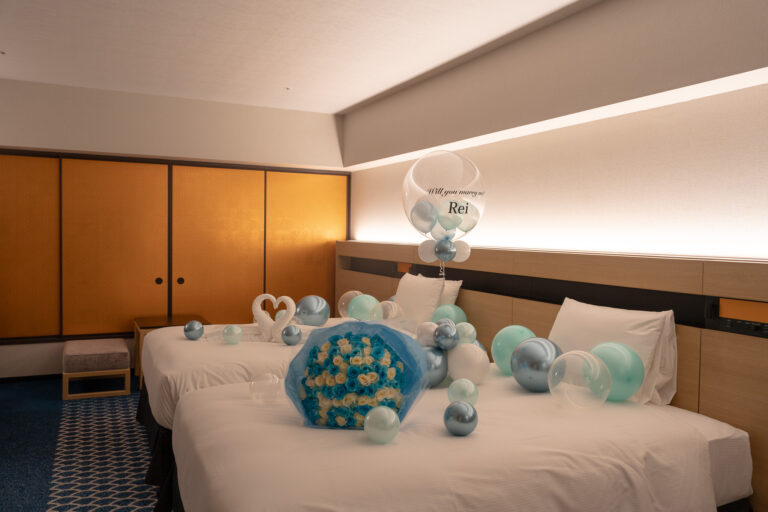 Surprise Proposal Decoration at Hilton Tokyo Bay | Blue & White Balloon & Flower Styling