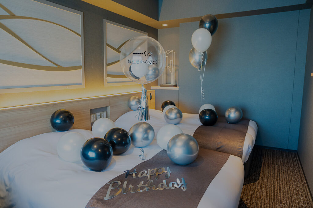 Birthday Surprise at ラビスタ東京ベイ: Sophisticated Navy & Silver Balloon Decoration