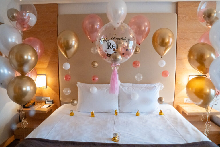 Pink & Gold Birthday Surprise Balloon Decoration at グランドプリンスホテル新高輪