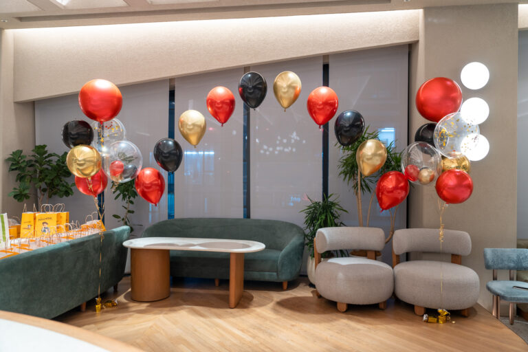 Birthday Celebration Balloon Decoration at ホテル コメント横浜関内