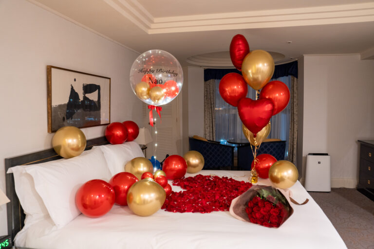 Red & Gold Proposal Surprise Decoration at ヨコハマ グランド インターコンチネンタル ホテル