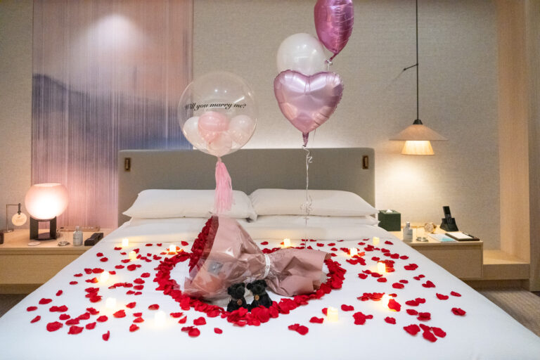 Surprise Proposal Decoration at フェアモント東京