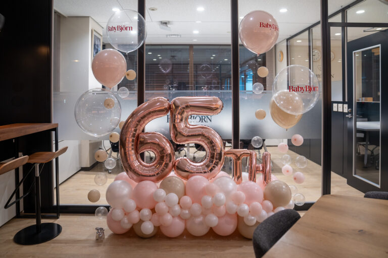 65th Anniversary Celebration Balloon Decoration at 郵船ビル