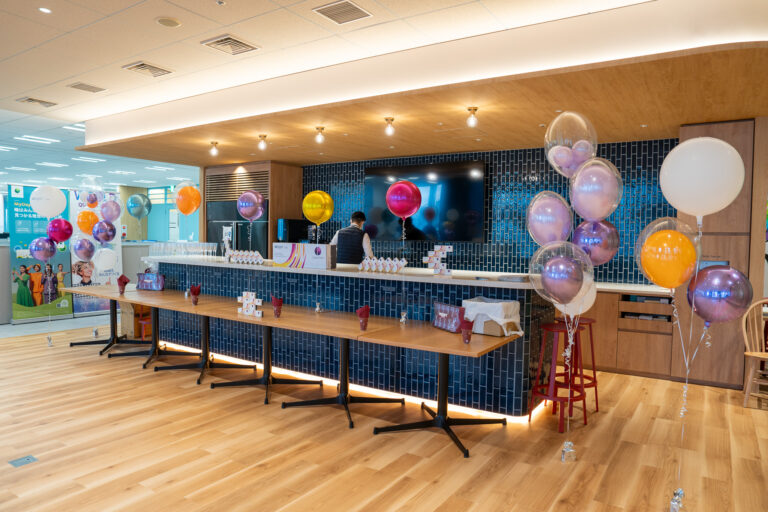 Large-scale balloon decoration for the launch event at アークヒルズ サウスタワー