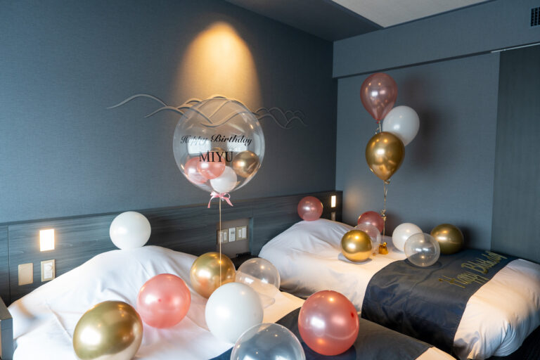 Birthday surprise decoration at ラビスタ東京ベイ, luxury decoration with gold & clear balloons