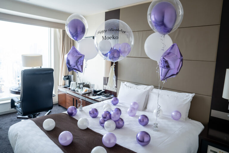 Elegant purple and white birthday surprise decoration at 品川プリンスホテル メインタワー