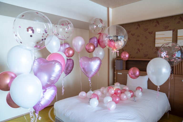 Birthday surprise decoration at 龍宮城スパホテル三日月, pink & purple balloon decoration with LEDs