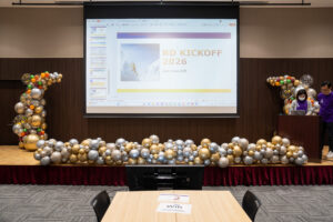 浜松町コンベンションホールでのキックオフミーティング バルーン飾り付け