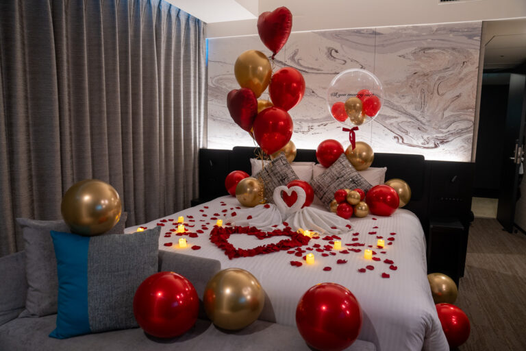 Red & Gold Proposal Surprise Decoration at 三井ガーデンホテル豊洲プレミア