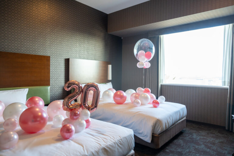 20th Birthday Surprise Balloon Decoration at 相鉄グランドフレッサ東京ベイ有明