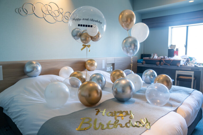 ラビスタ東京ベイでの30歳誕生日をゴールド&シルバーでサプライズ飾り付け
