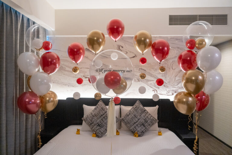 Red & Gold Balloon Proposal Surprise Decoration at 三井ガーデンホテル豊洲プレミア
