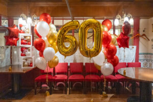 レストラン大宮 新丸ビル店での60歳還暦祝いバルーン装飾