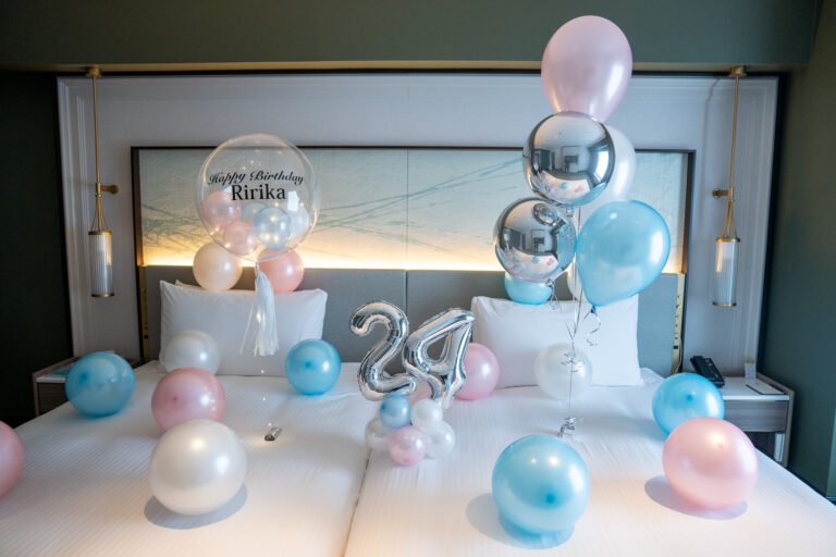 24th Birthday Surprise Balloon Decoration at リーガロイヤルホテル大阪 ヴィニェット コレクション