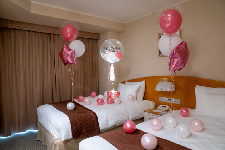 Pink & White Birthday Surprise Decoration at 品川プリンスホテル メインタワー