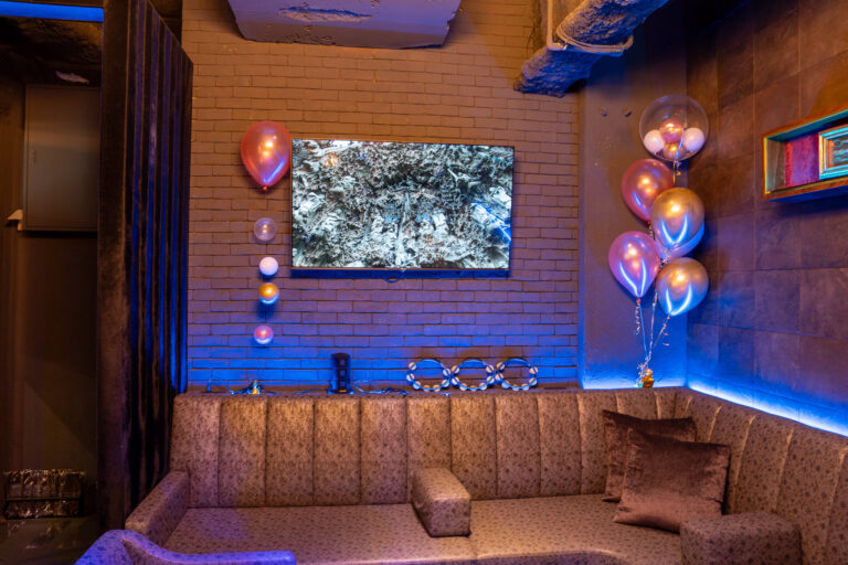 Birthday surprise decoration at MODIS Roppongi, luxury pink & gold balloon decoration