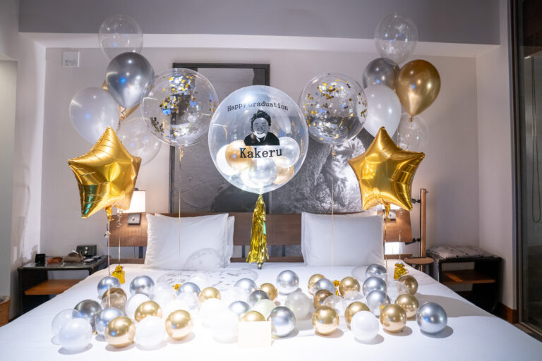 Graduation celebration decoration with gold & white balloons at One Suite THE GRAND