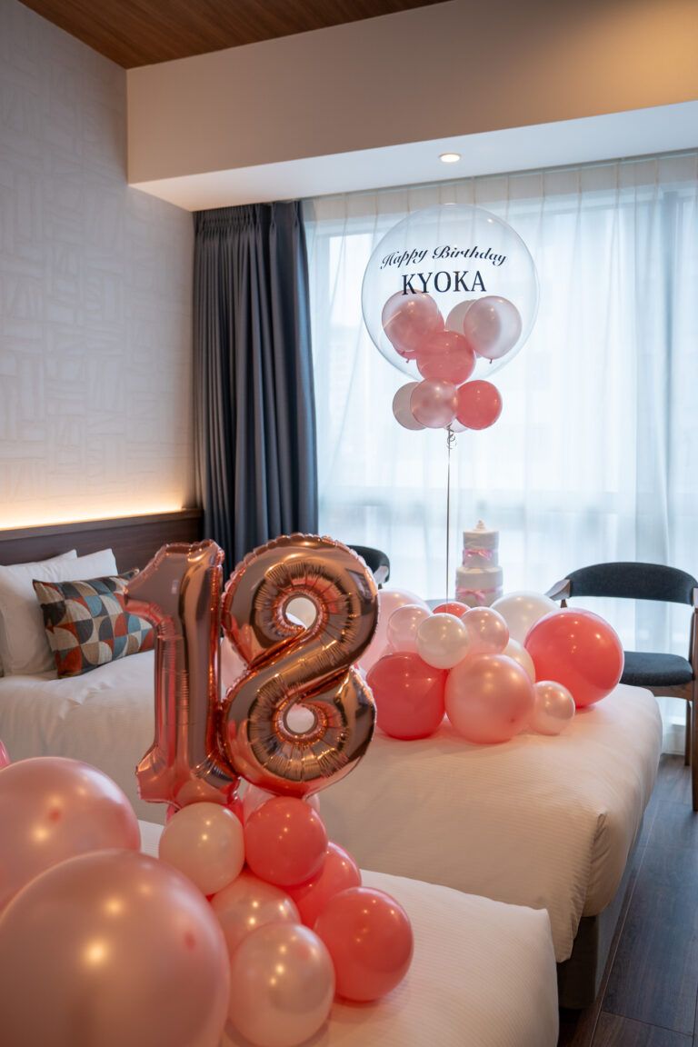 18th Birthday Surprise Balloon Decoration at ラ・ジェント・ホテル沖縄那覇