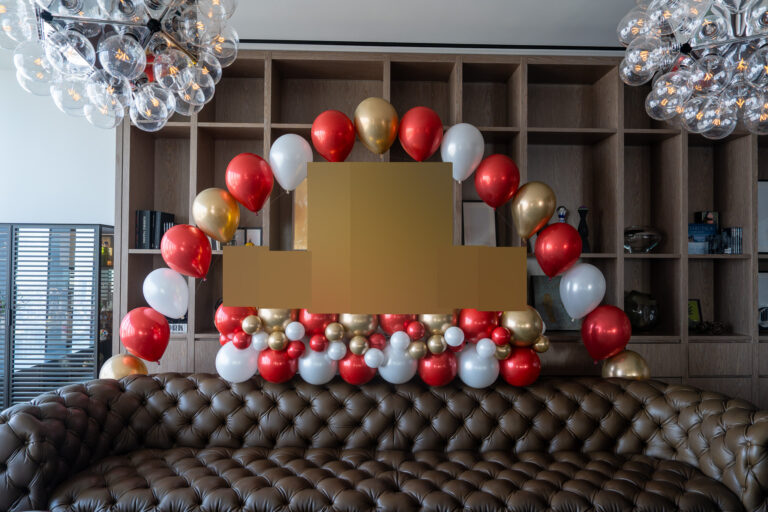 Anniversary Celebration Balloon Decoration: Luxurious Presentation in Red, Gold, and White
