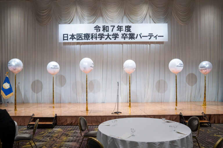 University Graduation Celebration Balloon Decoration at 川越プリンスホテル