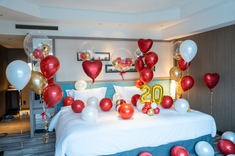 20th Birthday Surprise Balloon Decoration at ザ・プリンスパークタワー東京