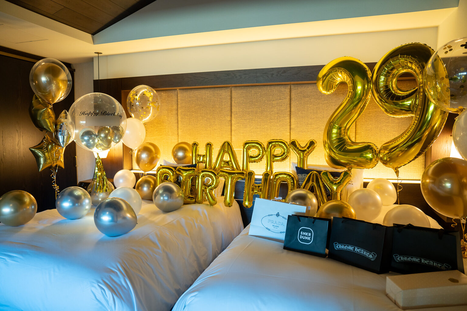 Surprise 29th birthday balloon decoration in gold and silver at ふふ奈良