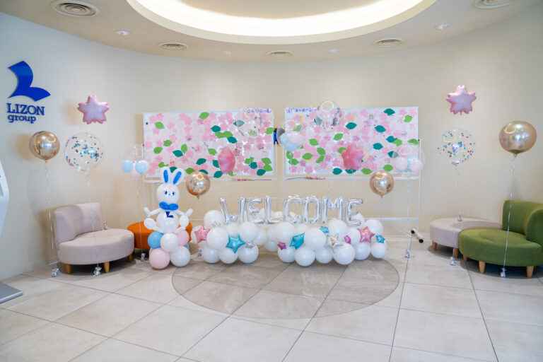 Celebrating the entrance and job offer ceremonies at Lizon Headquarters Building with WELCOME balloon decorations