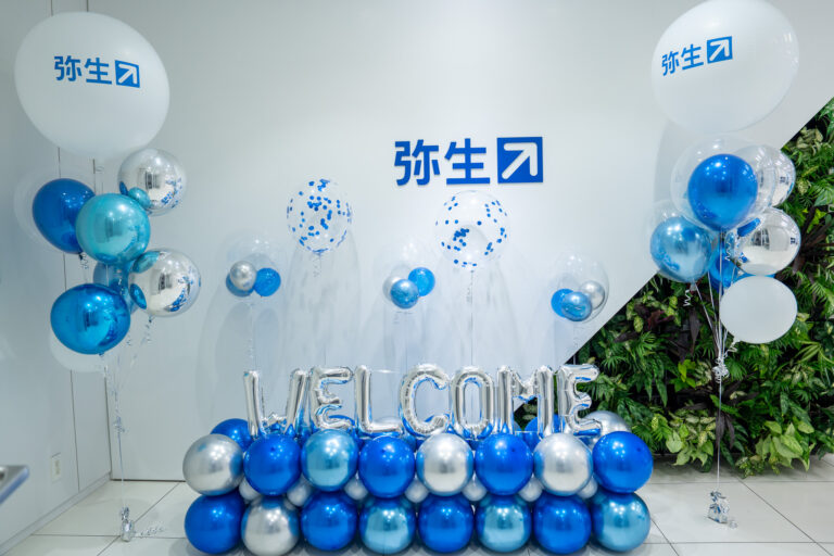 秋葉原UDX結合企業代表色的入職與內定儀式氣球裝飾