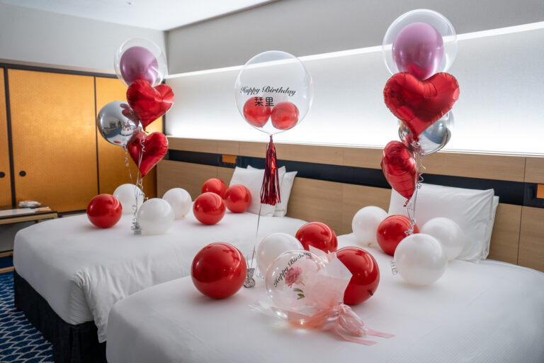 Hilton Tokyo Bay红白生日惊喜装饰
