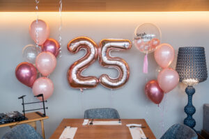 VILLA Asile アジルでの25歳誕生日をローズゴールドバルーンでサプライズ飾り付け