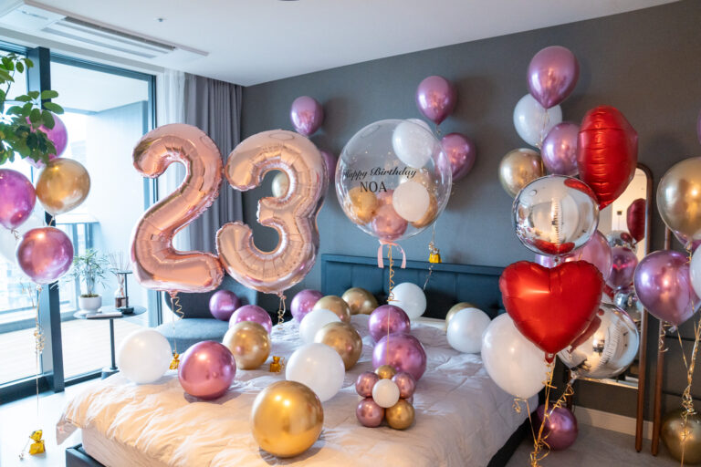 23歳誕生日をローズゴールドバルーンでサプライズ飾り付け