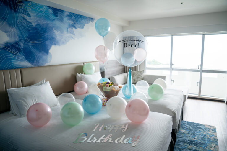 グランドメルキュール沖縄残波岬リゾートでのパステルカラーバルーン誕生日サプライズ飾り付け