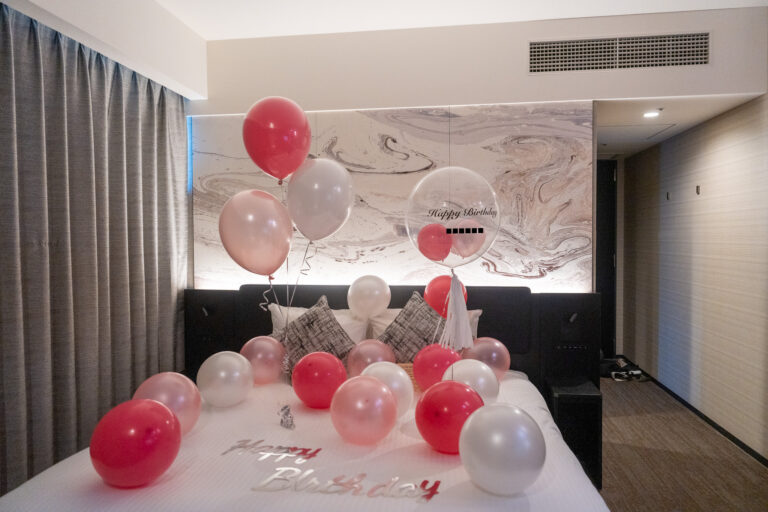 Birthday surprise balloon decoration at 三井ガーデンホテル豊洲プレミア