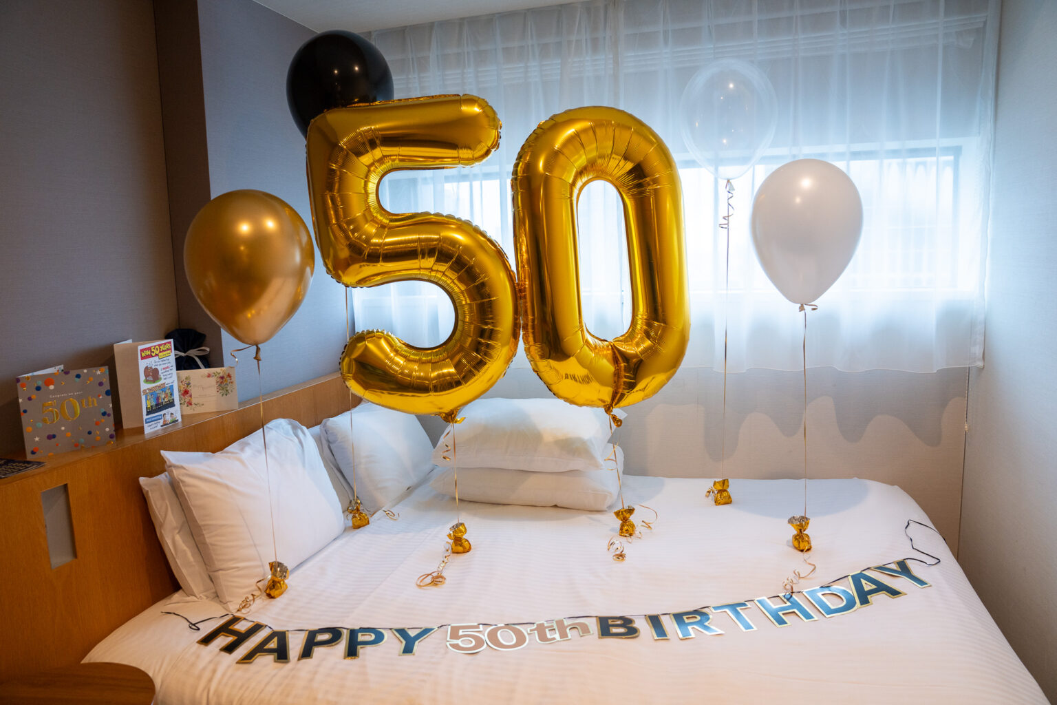 在ホテルグレイスリー新宿的50歲生日氣球驚喜佈置