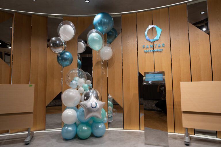 Award Ceremony Balloon Decoration at Ebisu Entrance: Sophisticated Teal & Silver Decor