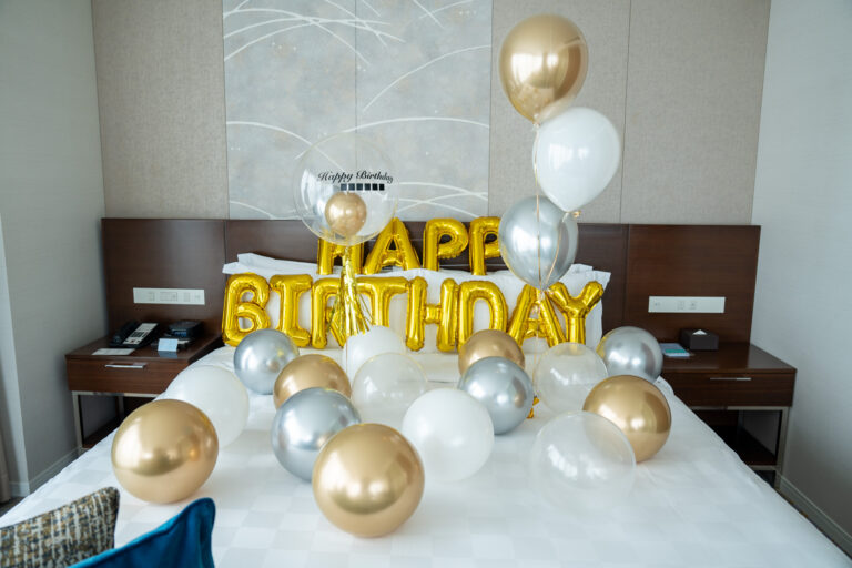 大阪マリオット都ホテルでのゴールド&シルバーの誕生日バルーン装飾