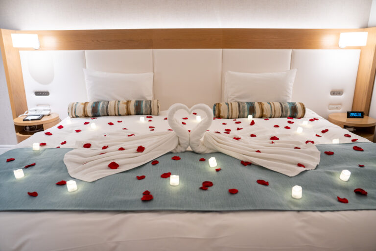 Surprise Proposal Decoration at Grand Nikko Tokyo Daiba - Red Rose and Swan Motif Decoration