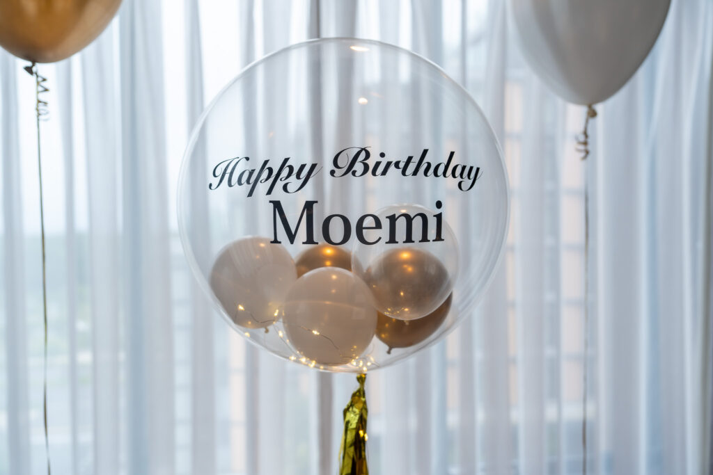 ハイアットリージェンシー東京ベイでのゴールド&シルバーバルーン誕生日サプライズ装飾