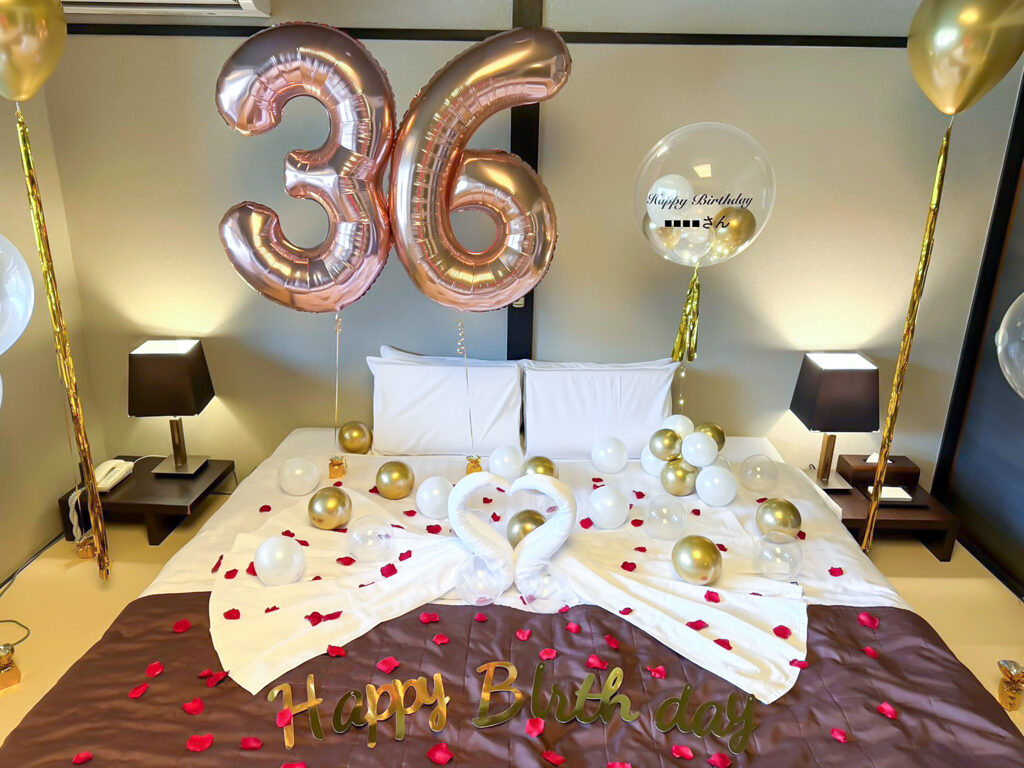 天翠茶寮36岁生日惊喜布置 金色与白色气球装饰