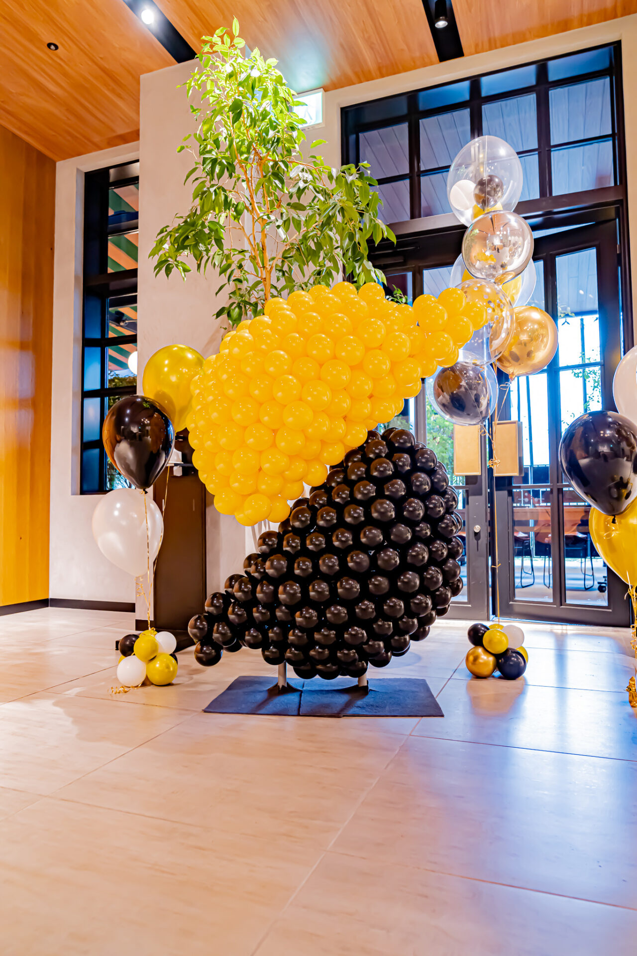 企業イベントのロゴバルーンオブジェ